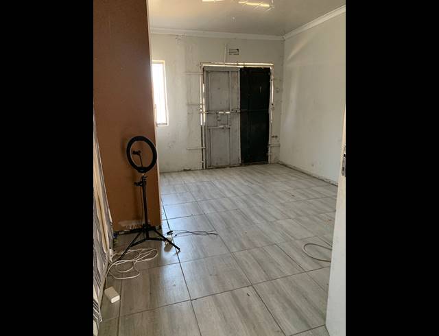 3 BEDROOM FREEHOLD FOR SALE IN CLAIREWOOD